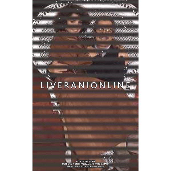 DIAP-RETROSPETTIVA ROBERTA MANFREDI ATTRICE  NELLA FOTO ROBERTA MANFREDI A ROMA NELL\'ANNO 1985 CON IL PADRE NINO MANFREDI AG ALDO LIVERANI SAS  