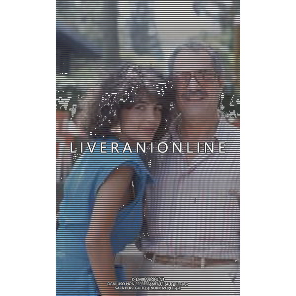 DIAP-RETROSPETTIVA ROBERTA MANFREDI ATTRICE  NELLA FOTO ROBERTA MANFREDI A ROMA NELL\'ANNO 1985 CON IL PADRE NINO MANFREDI AG ALDO LIVERANI SAS  
