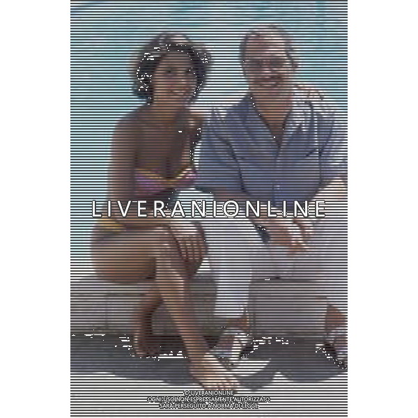 DIAP-RETROSPETTIVA ROBERTA MANFREDI ATTRICE  NELLA FOTO ROBERTA MANFREDI A ROMA NELL\'ANNO 1985 CON IL PADRE NINO MANFREDI AG ALDO LIVERANI SAS  