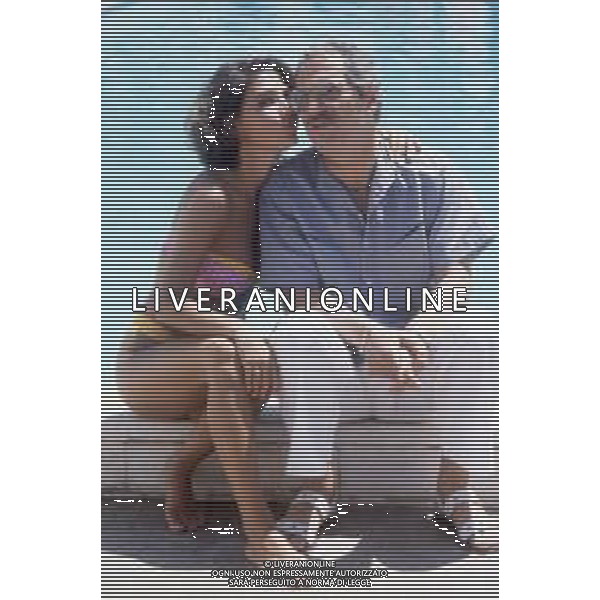 DIAP-RETROSPETTIVA ROBERTA MANFREDI ATTRICE  NELLA FOTO ROBERTA MANFREDI A ROMA NELL\'ANNO 1985 CON IL PADRE NINO MANFREDI AG ALDO LIVERANI SAS   