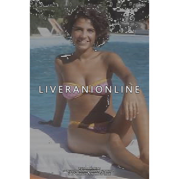 DIAP-RETROSPETTIVA ROBERTA MANFREDI ATTRICE  NELLA FOTO ROBERTA MANFREDI A ROMA NELL\'ANNO 1985 AG ALDO LIVERANI SAS  