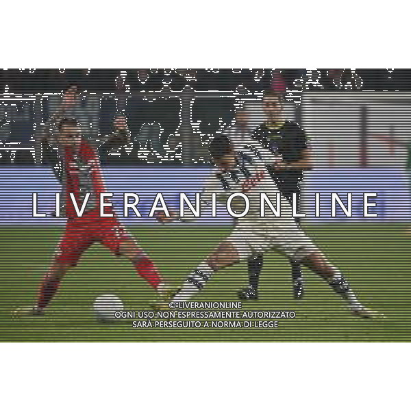 TVRG Cremonese vs Atalanta nella foto Jari Vandeputte (Cremonese) e Gianluca Scamacca (Atalanta) Cremona 25-10-2025 Stadio Giovanni Zini Cremonese vs Atalanta Campionato Serie A Enilive - 8a giornata foto Roberto Garavaglia/Agenzia Aldo Liverani sas