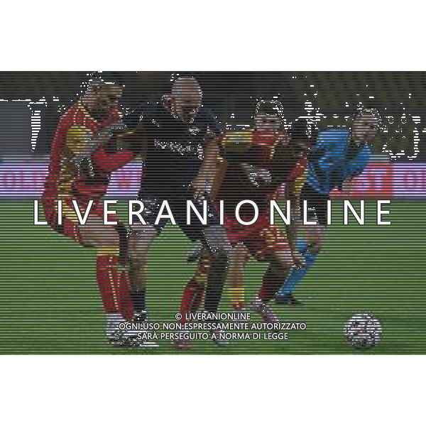 TVPG US Catanzaro vs Palermo FC nella foto Antonio Palumbo (Palermo Fc) a contrasto con Fabio Rispoli (US Catanzaro) 25-10-2025 Stadio “Nicola Ceravolo” , Catanzaro (ITA) - Nona Giornata Serie BKT 2025/26 FOTO PASQUALE GOLIA-AG ALDO LIVERANI SAS