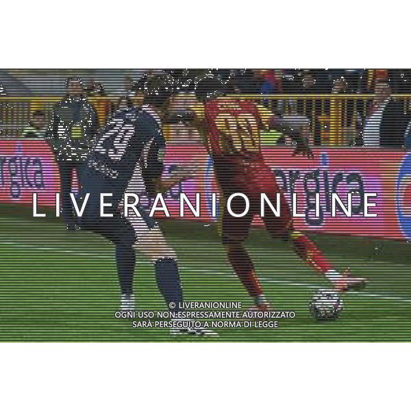 TVPG US Catanzaro vs Palermo FC nella foto Alphadjo Cissè (US Catanzaro) a contrasto con Patryk Peda (Palermo Fc) 25-10-2025 Stadio “Nicola Ceravolo” , Catanzaro (ITA) - Nona Giornata Serie BKT 2025/26 FOTO PASQUALE GOLIA-AG ALDO LIVERANI SAS