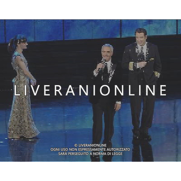 SANREMO 27-2-06 56mo FESTIVAL DELLA CANZONE ITALIANA PRIMA SERATA NELLA FOTO:PANARIELLO - TRAVOLTA PH: RECALCATI-CAPRA/AG. LIVERANI