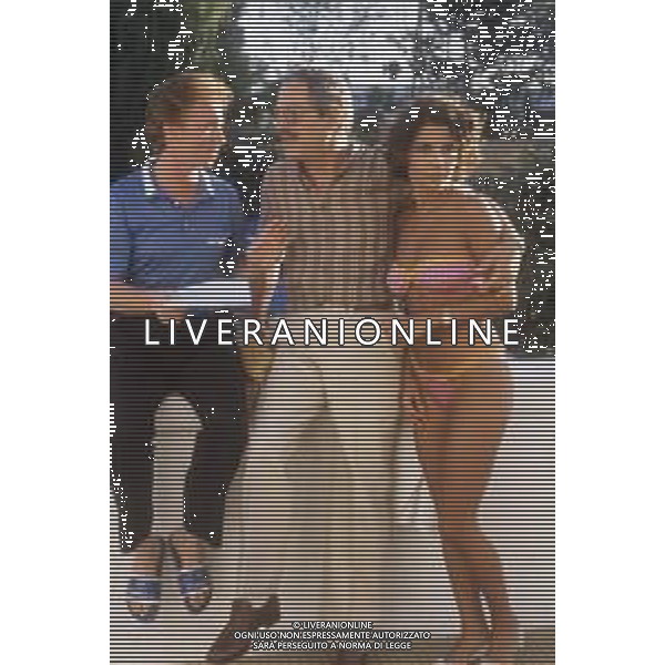 DIAP-RETROSPETTIVA ROBERTA MANFREDI ATTRICE  NELLA FOTO ROBERTA MANFREDI A ROMA NELL\'ANNO 1985 CON IL PADRE NINO MANFREDI E OSVALDO BEVILACQUA AG ALDO LIVERANI SAS 