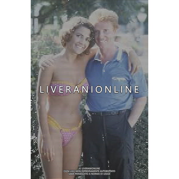 DIAP-RETROSPETTIVA ROBERTA MANFREDI ATTRICE  NELLA FOTO ROBERTA MANFREDI A ROMA NELL\'ANNO 1985 E OSVALDO BEVILACQUA AG ALDO LIVERANI SAS 