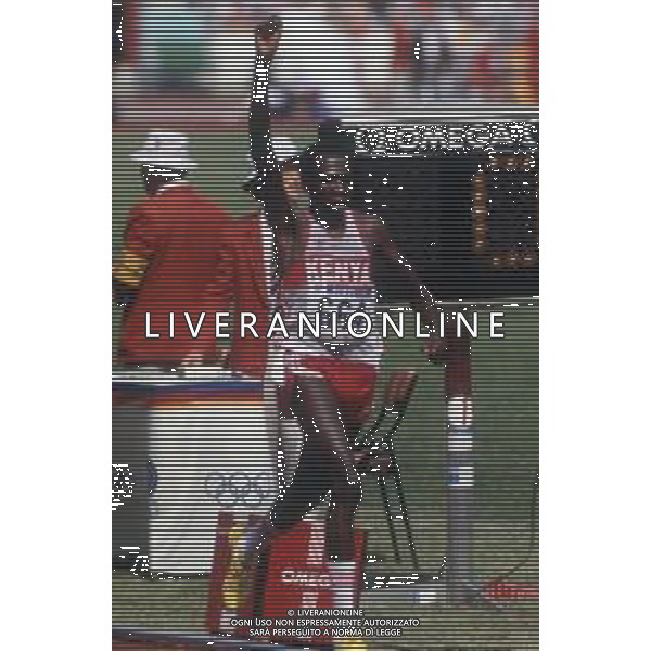 DIAP-RETROSPETTIVA JOHN NGUGI ATLETA NELLA FOTO JOHN NGUGI ALLE OLIMPIADI DI SEUL NELL\'ANNO 1988 AG ALDO LIVERANI SAS