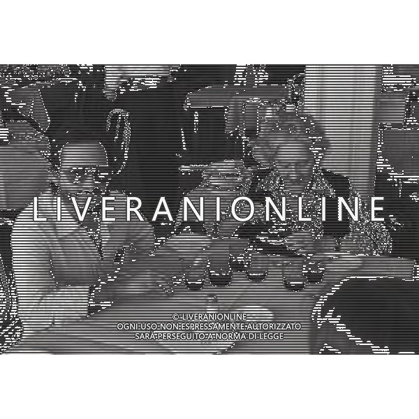 NEG-RETROSPETTIVA RENZO ROSSELLINI REGISTA NELLA FOTO RENZO ROSSELLINI A VENEZIA NELL\'ANNO 1980 CON ZIA MARCELLA AG ALDO LIVERANI SAS