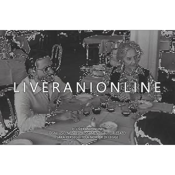 NEG-RETROSPETTIVA RENZO ROSSELLINI REGISTA NELLA FOTO RENZO ROSSELLINI A VENEZIA NELL\'ANNO 1980 CON ZIA MARCELLA AG ALDO LIVERANI SAS