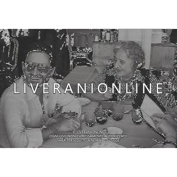 NEG-RETROSPETTIVA RENZO ROSSELLINI REGISTA NELLA FOTO RENZO ROSSELLINI A VENEZIA NELL\'ANNO 1980 CON ZIA MARCELLA AG ALDO LIVERANI SAS