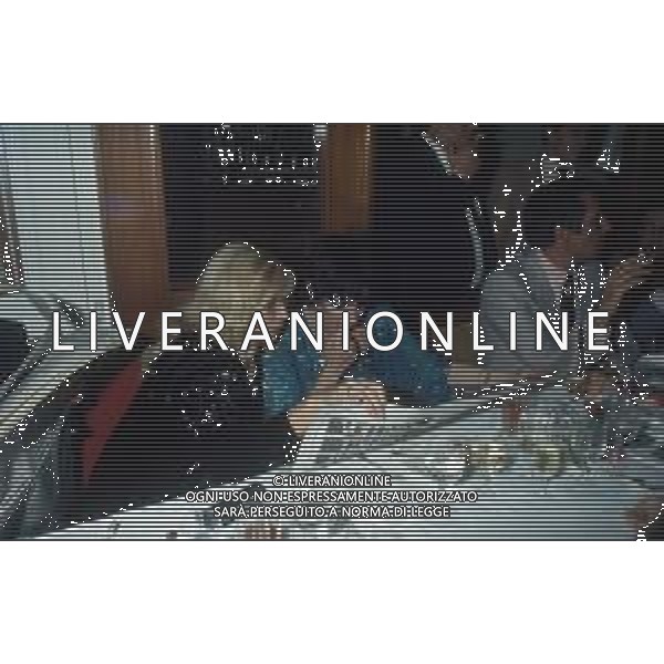 DIAP-RETROSPETTIVA LIZA MINELLI CANTANTE NELLA FOTO LIZA MINELLI CON MONICA VITTI E WALTER CHIARI A MILANO NELL\'ANNO 1982 AG ALDO LIVERANI SAS