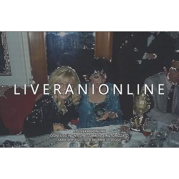 DIAP-RETROSPETTIVA LIZA MINELLI CANTANTE NELLA FOTO LIZA MINELLI CON MONICA VITTI E WALTER CHIARI A MILANO NELL\'ANNO 1982 AG ALDO LIVERANI SAS