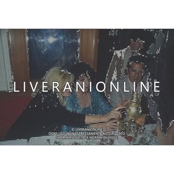 DIAP-RETROSPETTIVA LIZA MINELLI CANTANTE NELLA FOTO LIZA MINELLI CON MONICA VITTI E WALTER CHIARI A MILANO NELL\'ANNO 1982 AG ALDO LIVERANI SAS