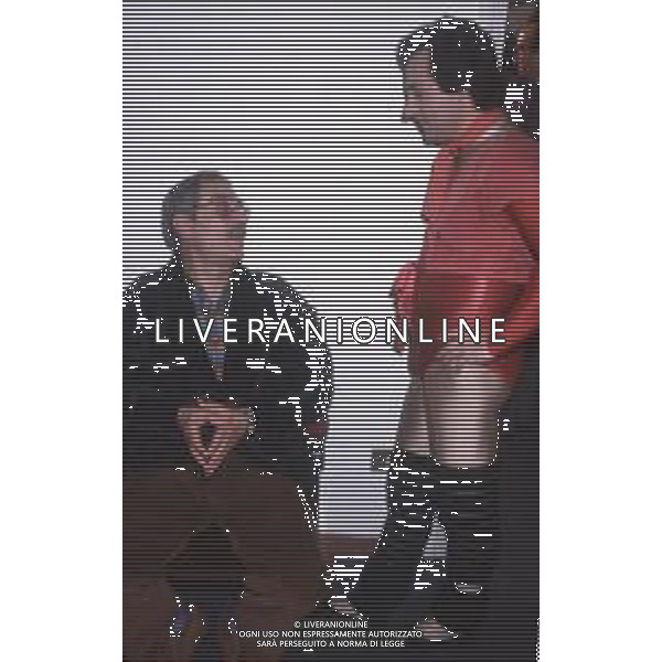 DIAP-RETROSPETTIVA LEO GULLOTTA ATTORE NELLA FOTO LEO GULLOTTA CON NINO MANFREDI NELLA TRASMISSIONE TELEVISIVA “CHE FAI RIDI ? “ NELL\'ANNO 1986 AG ALDO LIVERANI SAS