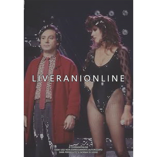 DIAP-RETROSPETTIVA LEO GULLOTTA ATTORE NELLA FOTO LEO GULLOTTA CON PAMELA PRATI NELLA TRASMISSIONE TELEVISIVA “CHE FAI RIDI ? “ NELL\'ANNO 1986 AG ALDO LIVERANI SAS