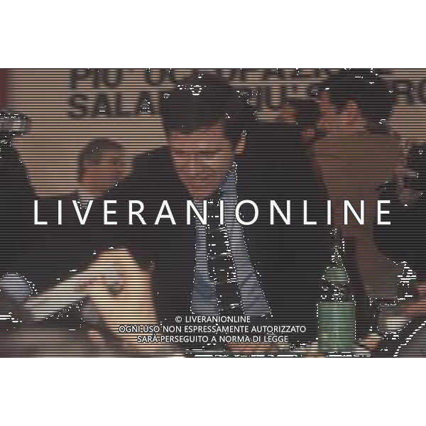 DIAP-RETROSPETTIVA GIORGIO BENVENUTO POLITICO NELLA FOTO GIORGIO BENVENUTO AL CONGRESSO DELLA UIL AL PALAIDO DI MILANO NELL\'ANNO 1984 AG ALDO LIVERANI SAS