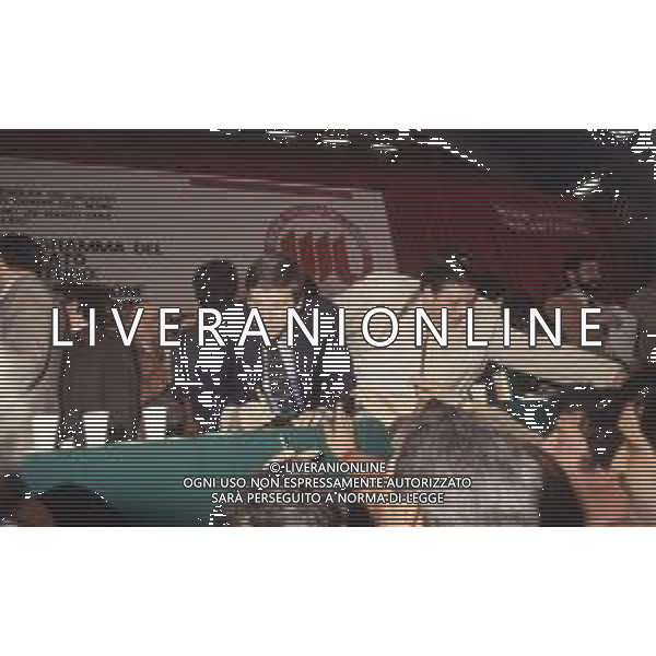 DIAP-RETROSPETTIVA GIORGIO BENVENUTO POLITICO NELLA FOTO GIORGIO BENVENUTO AL CONGRESSO DELLA UIL AL PALAIDO DI MILANO NELL\'ANNO 1984 AG ALDO LIVERANI SAS