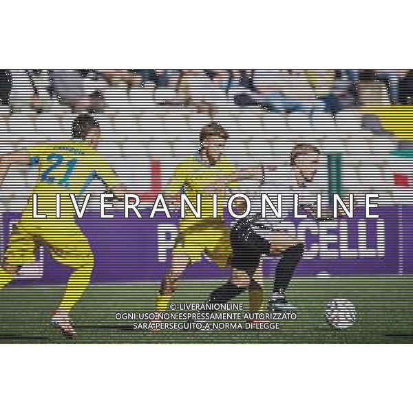 26-10-2025 VERCELLI-CAMPIONATO DI LEGA PRO PRO VERCELLI-PERGOLETTESE NELLA FOTO Iotti (ProVercelli) vs Tomaselli (Pergocrema) FOTO ANDREA MARANGON-AG ALDO LIVERANI SAS