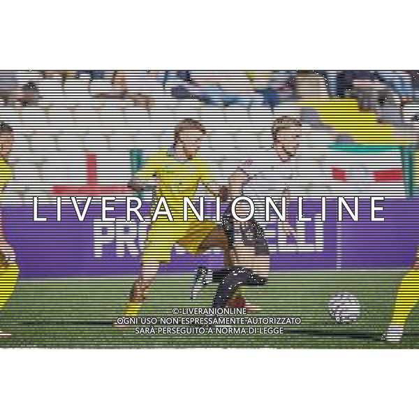 26-10-2025 VERCELLI-CAMPIONATO DI LEGA PRO PRO VERCELLI-PERGOLETTESE NELLA FOTO Iotti (ProVercelli) vs Tomaselli (Pergocrema) FOTO ANDREA MARANGON-AG ALDO LIVERANI SAS