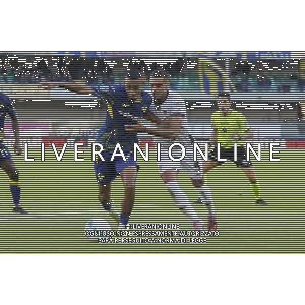 Ryad Idrissi of Cagliari Calcio battle for the ball with Rafik Belghali of Hellas Verona FC during Hellas Verona FC vs Cagliari Calcio, 8° Serie A Enilive 2025-26 game at Marcantonio Bentegodi stadium in Verona (VR), Italy, on October 26, 2025. (Photo by Davide Casentini)- AGENZIA ALDO LIVERANI SAS