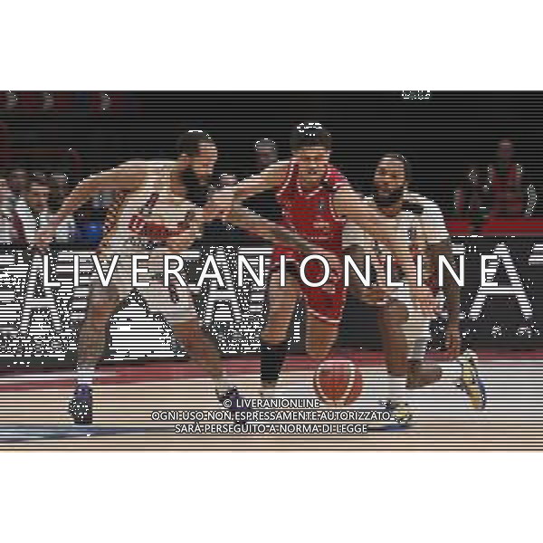 TVRG Olimpia Milano vs Reyer Venezia nella foto Quinn Ellis (Olimpia Milano) tra Ky Bowman (Reyer Venezia) e R.J. Cole (Reyer Venezia) Assago (MI) 26-10-2025 Unipol Forum EA7 Emporio Armani Milano vs Umana Reyer Venezia Campionato Serie A Unipol - 4a giornata foto Roberto Garavaglia/Agenzia Aldo Liverani sas