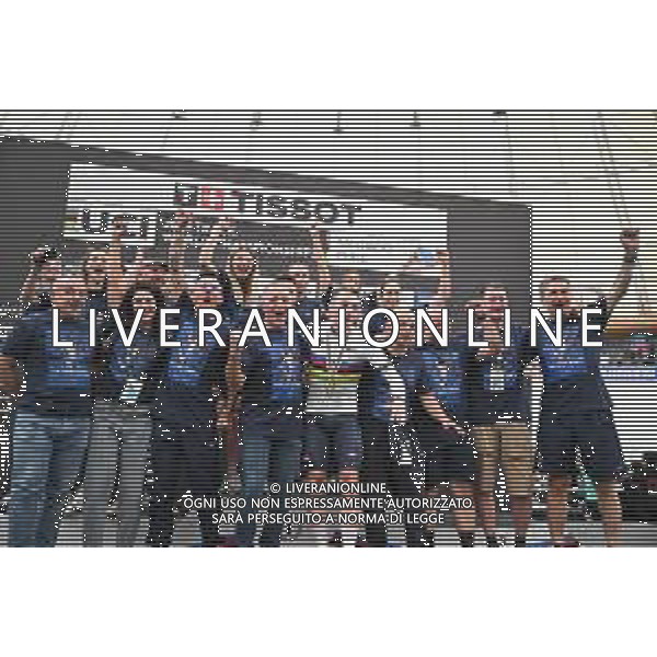 26-10-2025 World Championships Elite Track; Giornata 05; 2025, Italia; Viviani, Elia; Cecchini, Elena; Villa, Marco; Dagnoni, Cordiano; Ferrara, Raffaele; Amadio, Roberto; Santiago Del Cile - Velodromo Penalolen; ©SIROTTI - AGENZIA ALDO LIVERANI SAS