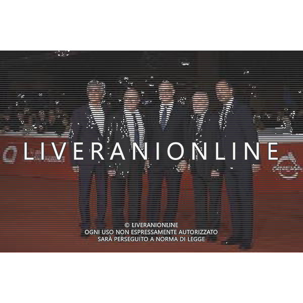 Roma 26 Ottobre 2025 Rome Film Festival - Red Carpet di chiusura con la quarta stagione di "Vita da Carlo" Nella Foto: Sergio Rubini, Carlo Verdone, Roberto Gualtieri, Aurelio De Laurentiis, Luigi De Laurentiis Foto Credit: Andrea Bracaglia AG ALDO LIVERANI SAS