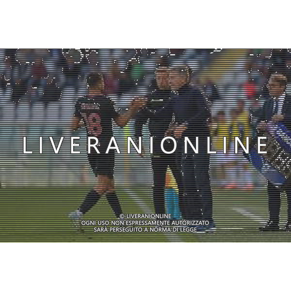 TVMV-Torino 26.10.2025 Stadio Grande Torino @Manuela Viganti/Ag. Aldo Liverani sas Torino vs Genoa Campionato Calcio Serie A Enilive 2025/2026 8a giornata Nella foto: giovanni simeone e marco baroni ©TVMV - AGENZIA ALDO LIVERANI SAS