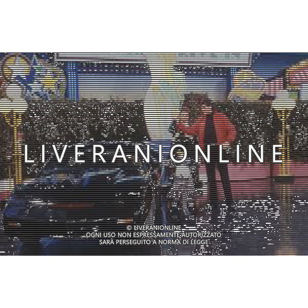 DIAP-RETROSPETTIVA DAVID HASSELFOFF ATTORE NELLA FOTO DAVID HASSELOFF OSPITE A MILANO DELLA TRASMISSIONE TELEVISIVA “DRIVE IN “ NELL\'ANNO 1988 CON EZIO GREGGIO AG ALDO LIVERANI SAS
