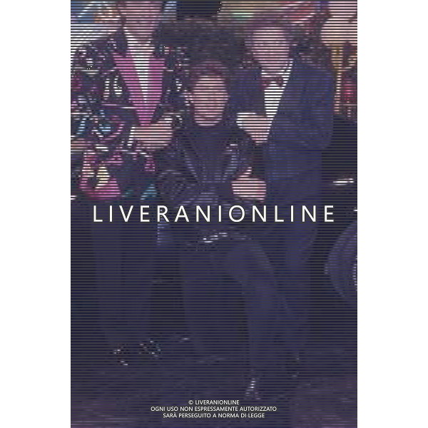 DIAP-RETROSPETTIVA DAVID HASSELFOFF ATTORE NELLA FOTO DAVID HASSELOFF OSPITE A MILANO DELLA TRASMISSIONE TELEVISIVA “DRIVE IN “ NELL\'ANNO 1988 CON EZIO GREGGIO E GIANFRANCO D\'ANGELO AG ALDO LIVERANI SAS