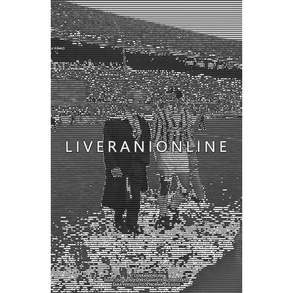 NEG- RETROSPETTIVA GIOVANNI TRAPATTONI ALLENATORE JUVENTUS NELLA FOTO GIOVANNI TRAPATTONI CON IL CALCIATORE ANTONIO CABRINI NELL’ANNO 1985-1986 AG ALDO LIVERANI SAS