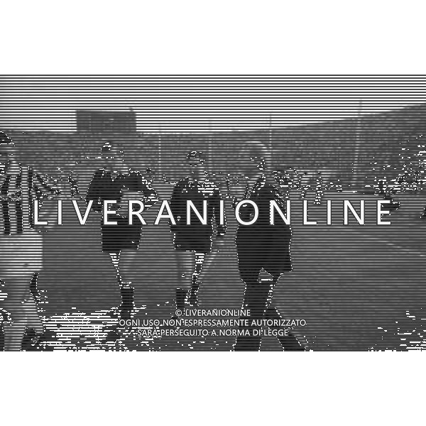 NEG- RETROSPETTIVA GIOVANNI TRAPATTONI ALLENATORE JUVENTUS NELLA FOTO GIOVANNI TRAPATTONI CON L’ARBITRO LUIGI AGNOLIN NELL’ANNO 1985-1986 AG ALDO LIVERANI SAS