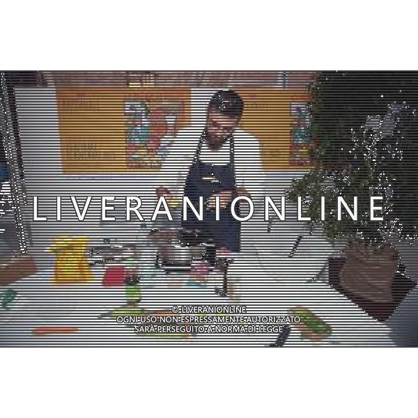 IMOLA 28 10 2025 PIAZZA MATTEOTTI BACCANALE 2025 "DA BANKOK A IMOLA"PREPARIAMO INSIEME RISO THAI CON VERDURE,SPEZIE E FRITTATA A CURA DI EUROVO FOTO GIANNI SANNA-AG ALDO LIVERANI SAS