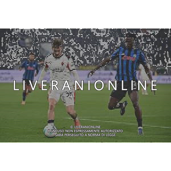 Atalanta vs Milan nella foto Alexis Saelemaekers (Milan) e Odilon Kossounou (Atalanta) Bergamo 28-10-2025 New Balance Arena - Stadio di Bergamo Atalanta vs Milan Campionato Serie A Enilive - 9a giornata foto Roberto Garavaglia/Agenzia Aldo Liverani sas
