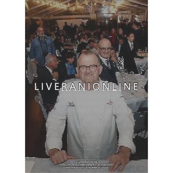 IMOLA 28 10 2025 BACCANALE 2025 A TAVOLA CON...MASSIMO SPIGAROLI CHEF STELLATO NELLA FOTO CHEF MASSIMO SPIGAROLI CON I GIOVANI CUOCHI ©SANNA - AGENZIA ALDO LIVERANI SAS