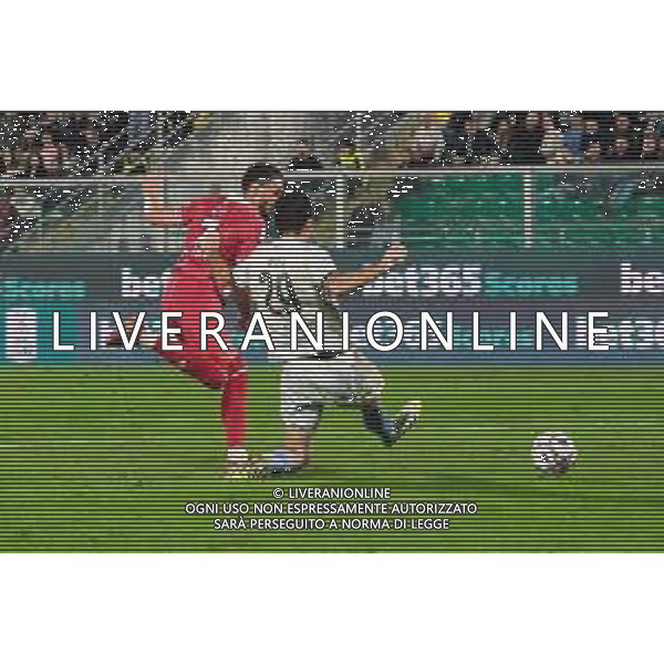 Palermo, Italia, 28 ottobre 2025. Stadio Renzo Barbera, Palermo vs Monza, match valido per il campionato di Serie B 2025/2026. Nella foto: Paulo Azzi (Monza) e Patryk Peda (Palermo FC) ©FEDERICO SERRA - AGENZIA ALDO LIVERANI SAS