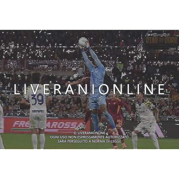 Roma vs Parma Campionato Serie A Enilive - 9 Giornata Stadio Olimpico - Roma 29-10-2025 nella foto Suzuki anticipa Hermoso Foto Federico Gaetano - ag Aldo liverani- AGENZIA ALDO LIVERANI SAS