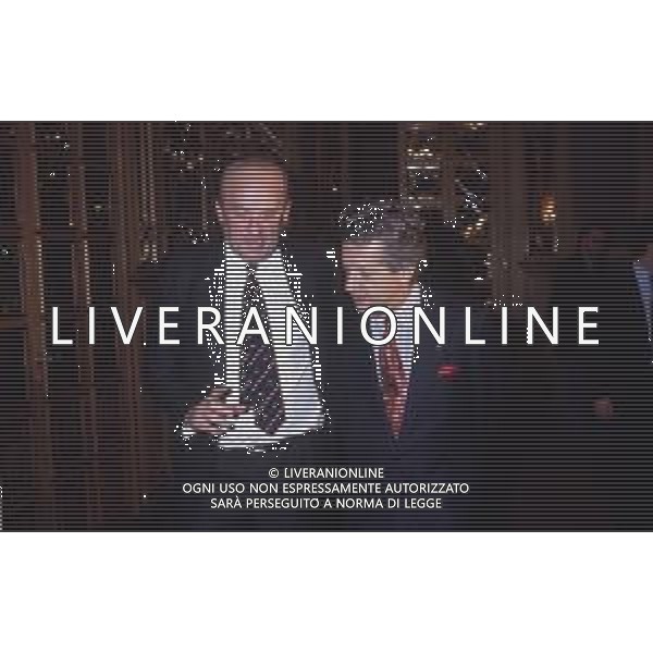 DIAP-RETROSPETTIVA PAOLO CASARIN DIRIGENTE ARBITRALE NELLA FOTO PAOLO CASARIN NELL\'ANNO 1993-1994 CON IL PRESIDENTE DELLA FIORENTINA CALCIO VITTOIRO CECCHI GORI A MILANO FESTA NATALIZIA LEGA CALCIO AG ALDO LIVERANI SAS