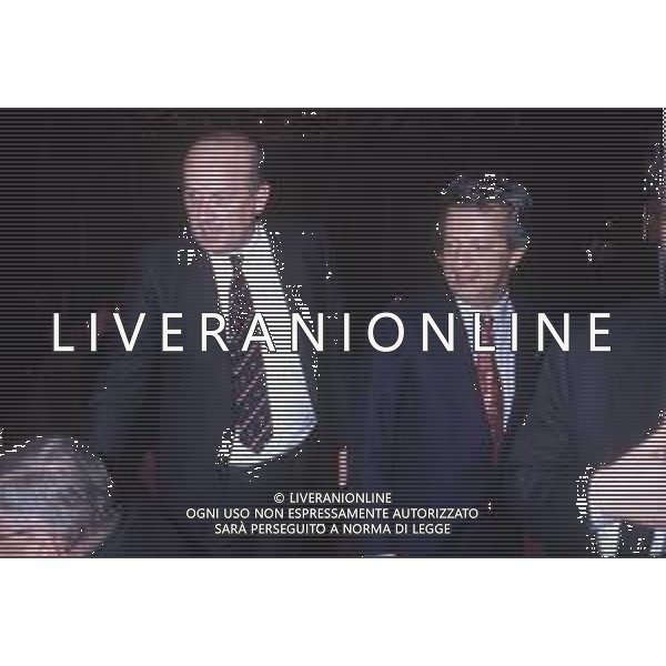 DIAP-RETROSPETTIVA PAOLO CASARIN DIRIGENTE ARBITRALE NELLA FOTO PAOLO CASARIN NELL\'ANNO 1993-1994 CON IL PRESIDENTE DELLA FIORENTINA CALCIO VITTOIRO CECCHI GORI A MILANO FESTA NATALIZIA LEGA CALCIO AG ALDO LIVERANI SAS