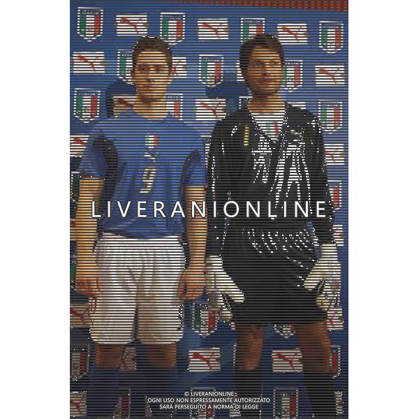 Coverciano (Fi) 28/02/2006 Ritiro e Allenamento della nazionale Italiana nella foto la presentazione della nuova maglia ph gianni nucci/agenzia aldo liverani