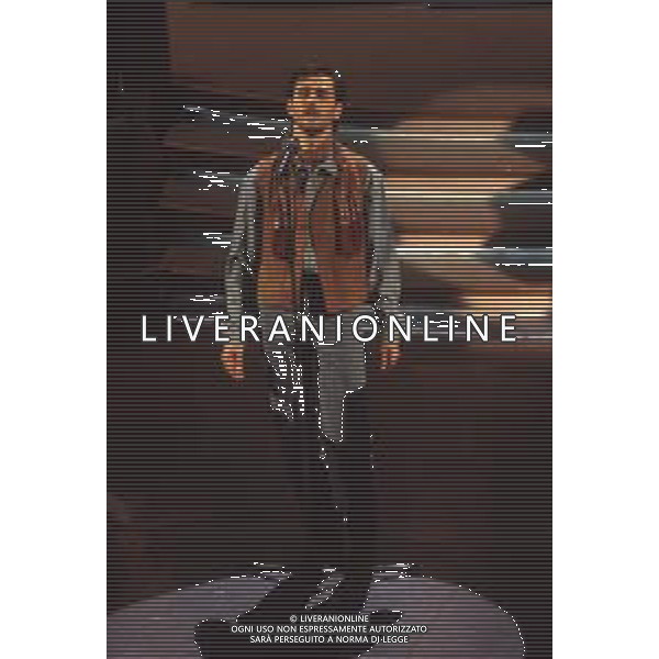 DIAP-RETROSPETTIVA NINO BUONOCORE CANTANTE NELLA FOTO NINO BUONOCORE A SANREMO NELL\'ANNO 1993 AG ALDO LIVERANI SAS