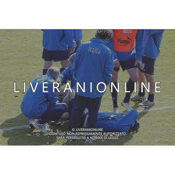 Coverciano (Fi) 28/02/2006 Ritiro e Allenamento della nazionale Italiana nella foto christian vieri a terra infortunato ph gianni nucci/agenzia aldo liverani