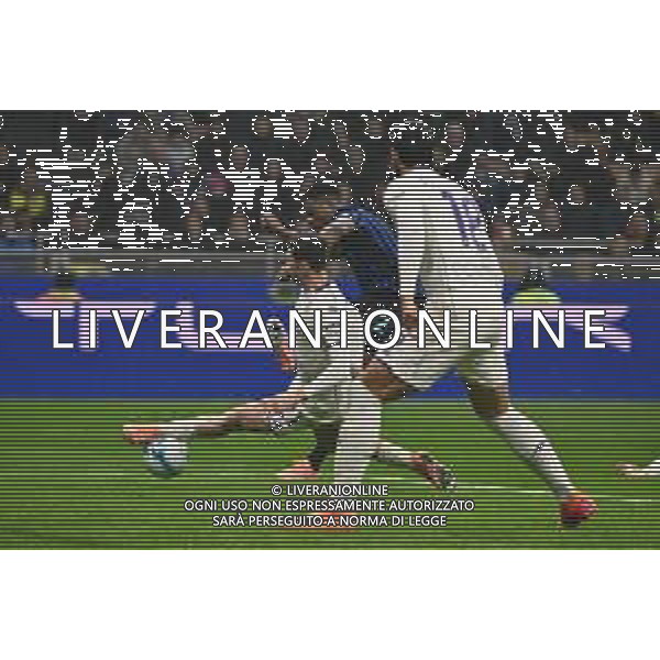 Inter vs Fiorentima nella foto Denzel Dumfries (Inter) occasione da gol Milano 29-10-2025 Stadio Giuseppe Meazza - San Siro Inter vs Fiorentina Campionato Serie A Enilive - 9a giornata foto Roberto Garavaglia/Agenzia Aldo Liverani sas