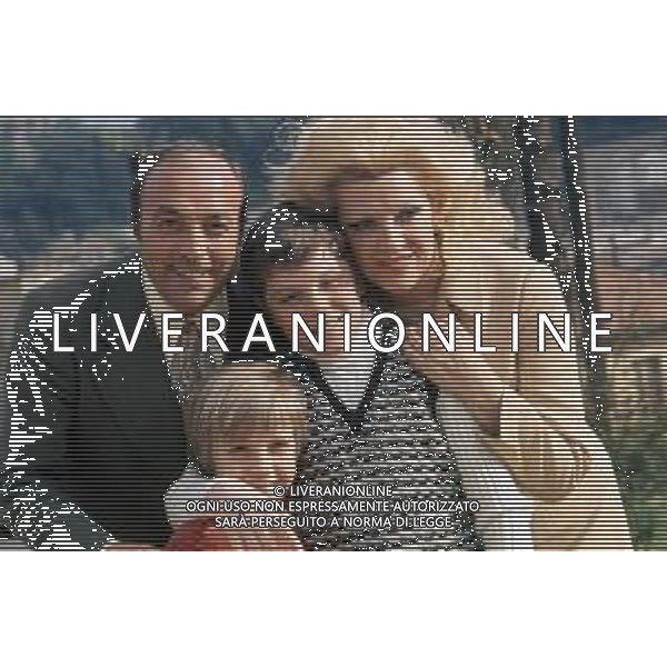 COL-RETROSPETTIVA CARLA BONI CANTANTE NELLA FOTO CARLA BONI IN FAMIGLIA CON IL MARITO GINO LATILLA AG ALDO LIVERANI SAS