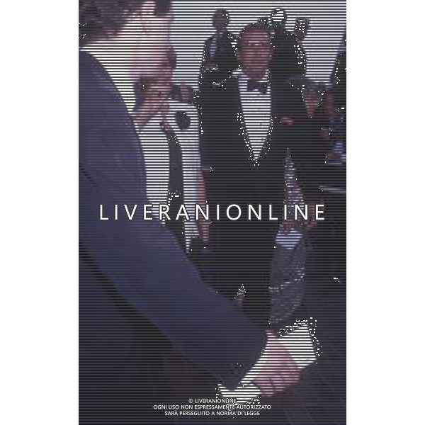 DIAP-RETROSPETTIVA ROGER MOORE ATTORE NELLA FOTO ROGER MOORE CON LA MOGLIE LUISA MATTIOLI A CANNES NELL\'ANNO 1989 AG ALDO LIVERANI SAS