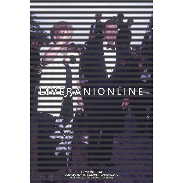 DIAP-RETROSPETTIVA ROGER MOORE ATTORE NELLA FOTO ROGER MOORE CON LA MOGLIE LUISA MATTIOLI A CANNES NELL\'ANNO 1989 AG ALDO LIVERANI SAS