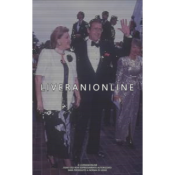DIAP-RETROSPETTIVA ROGER MOORE ATTORE NELLA FOTO ROGER MOORE CON LA MOGLIE LUISA MATTIOLI A CANNES NELL\'ANNO 1989 AG ALDO LIVERANI SAS