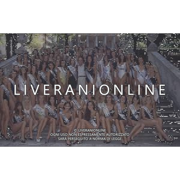 DIAP-54 CONCORSO MISS ITALIA ANNO 1993 NELLA FOTO LE CONCORRENTI DI MISS ITALIA ANNO 1993 A SALSOMAGGIORE CON ENZO MIRIGLIANI AG ALDO LIVERANI SAS