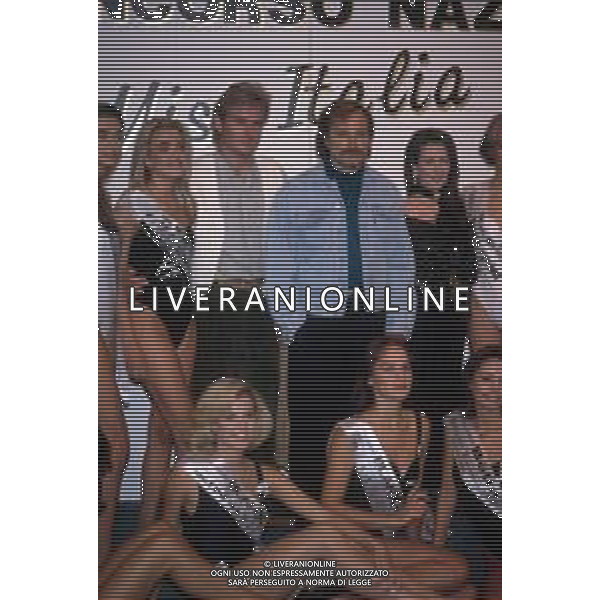 DIAP-54 CONCORSO MISS ITALIA ANNO 1993 NELLA FOTO FRANCO NERO TRA LE CONCORRENTI DI MISS ITALIA ANNO 1993 A SALSOMAGGIORE AG ALDO LIVERANI SAS